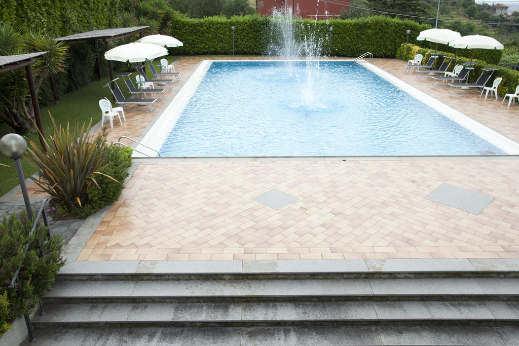 Grappolo D'Oro Hotell Pietrasanta Exteriör bild