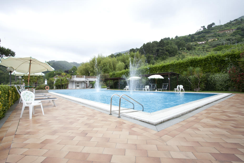 Grappolo D'Oro Hotell Pietrasanta Exteriör bild